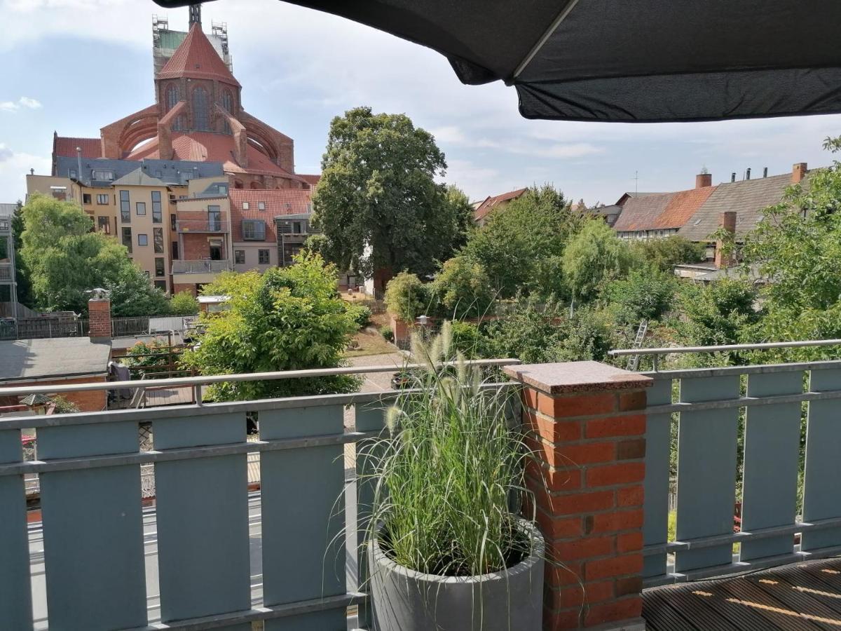 Townhouse Altstadt Wismar Upper Apartment Mit Zwei Terrassen Екстериор снимка